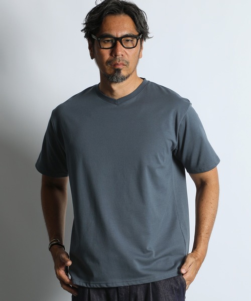 The DUFFER of ST.GEORGE(ザダファーオブセントジョージ)の「COOLMAX 2LAYERS V-NECK TEE:2層構造 吸水速乾クールマックス レギュラーフィット VネックTシャツ(Tシャツ/カットソー・メンズ・ブルーグレー/ブラック/ホワイト・X-LARGE/LARGE/MEDIUM/SMALL)」の1枚目の写真