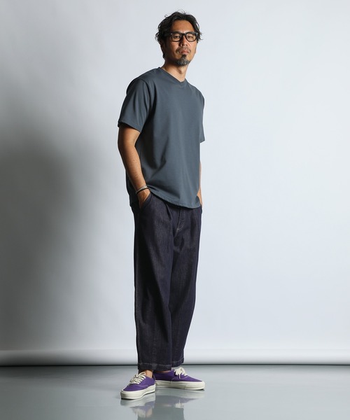 The DUFFER of ST.GEORGE(ザダファーオブセントジョージ)の「COOLMAX 2LAYERS V-NECK TEE:2層構造 吸水速乾クールマックス レギュラーフィット VネックTシャツ(Tシャツ/カットソー・メンズ・ブルーグレー/ブラック/ホワイト・X-LARGE/LARGE/MEDIUM/SMALL)」の14枚目の写真
