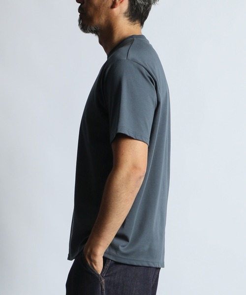 The DUFFER of ST.GEORGE(ザダファーオブセントジョージ)の「COOLMAX 2LAYERS V-NECK TEE:2層構造 吸水速乾クールマックス レギュラーフィット VネックTシャツ(Tシャツ/カットソー・メンズ・ブルーグレー/ブラック/ホワイト・X-LARGE/LARGE/MEDIUM/SMALL)」の15枚目の写真