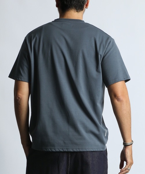 The DUFFER of ST.GEORGE(ザダファーオブセントジョージ)の「COOLMAX 2LAYERS V-NECK TEE:2層構造 吸水速乾クールマックス レギュラーフィット VネックTシャツ(Tシャツ/カットソー・メンズ・ブルーグレー/ブラック/ホワイト・X-LARGE/LARGE/MEDIUM/SMALL)」の16枚目の写真