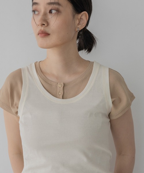 A part by(アパートバイ)の「レイヤードヘンリーネックプルオーバー(Tシャツ/カットソー・レディース・ブラウン/ベージュ系その他・FREE)」の1枚目の写真