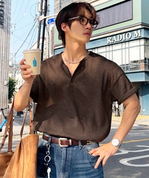 NOWLE(ノウル)の「【NOWLE】凹凸ワッフル サーマル ヘンリーネック 半袖 Tシャツ/ アーバンリラックス ショートスリーブ トップス(Tシャツ/カットソー・メンズ・ブラック/ホワイト/ダークブラウン/グレー/ネイビー・LARGE/X-LARGE/MEDIUM/SMALL)」の4枚目の写真