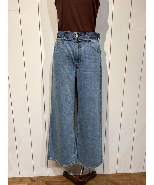Ungrid(アングリッド)の「Levi's別注 CINCH WIDE LEG REMAKE DENIM(デニムパンツ・レディース・ブルー・26inch/25inch/24inch)」の2枚目の写真