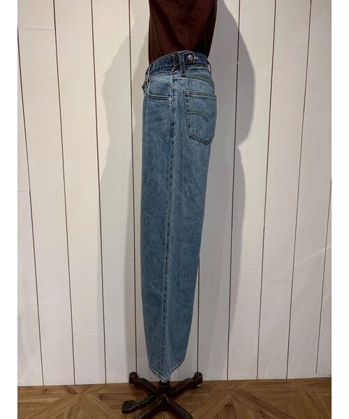 Ungrid(アングリッド)の「Levi's別注 CINCH WIDE LEG REMAKE DENIM(デニムパンツ・レディース・ブルー・26inch/25inch/24inch)」の3枚目の写真