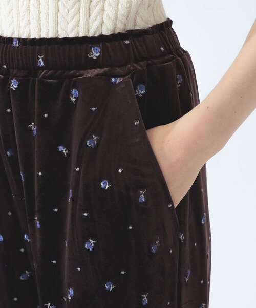 Ray BEAMS(レイビームス)の「刺繍 ベロア イージー パンツ(その他パンツ・レディース・ダークブラウン/ブラック・0/1)」の13枚目の写真