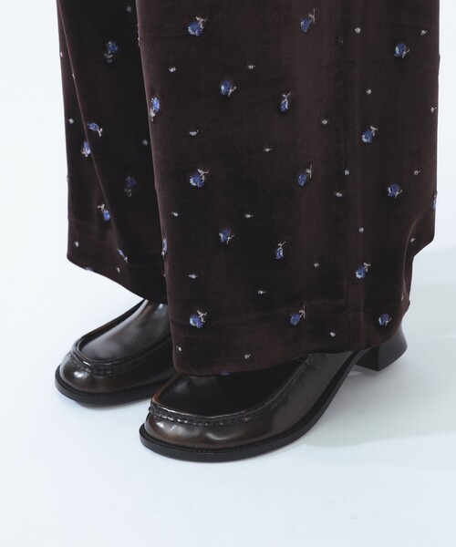 Ray BEAMS(レイビームス)の「刺繍 ベロア イージー パンツ(その他パンツ・レディース・ダークブラウン/ブラック・0/1)」の14枚目の写真