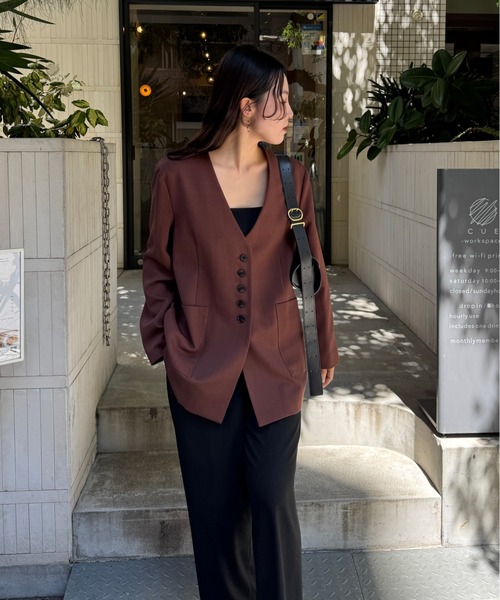 LE'RURE（リルアー）の「Wide pocket nocollar jacket（ノーカラージャケット・レディース・ベージュ/ブラウン/チャコール・SMALL/MEDIUM）」の2枚目の写真