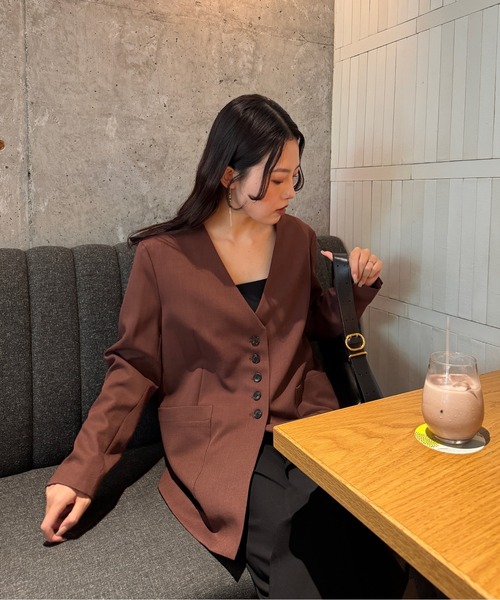 LE'RURE（リルアー）の「Wide pocket nocollar jacket（ノーカラージャケット・レディース・ベージュ/ブラウン/チャコール・SMALL/MEDIUM）」の11枚目の写真
