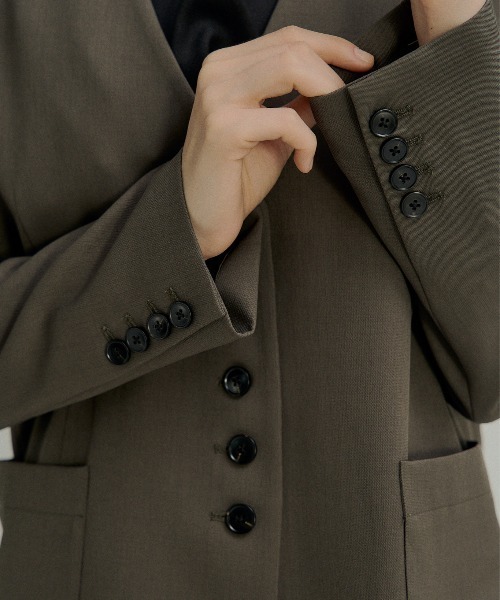 LE'RURE（リルアー）の「Wide pocket nocollar jacket（ノーカラージャケット・レディース・ベージュ/ブラウン/チャコール・SMALL/MEDIUM）」の20枚目の写真