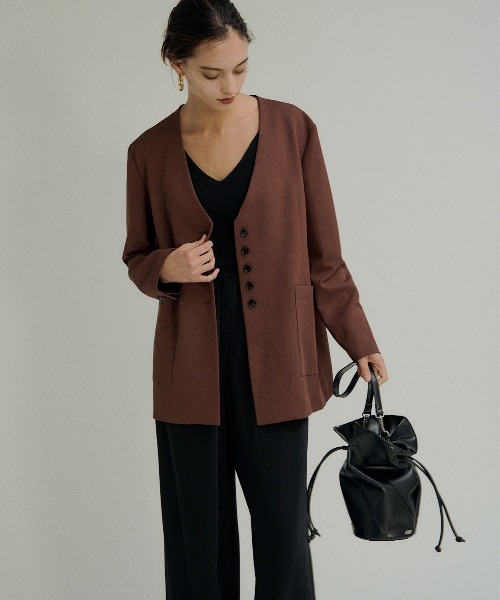 LE'RURE（リルアー）の「Wide pocket nocollar jacket（ノーカラージャケット・レディース・ベージュ/ブラウン/チャコール・SMALL/MEDIUM）」の14枚目の写真