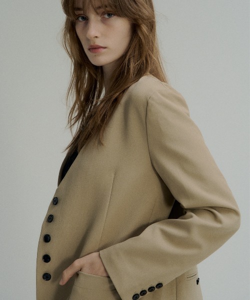 LE'RURE（リルアー）の「Wide pocket nocollar jacket（ノーカラージャケット・レディース・ベージュ/ブラウン/チャコール・SMALL/MEDIUM）」の8枚目の写真