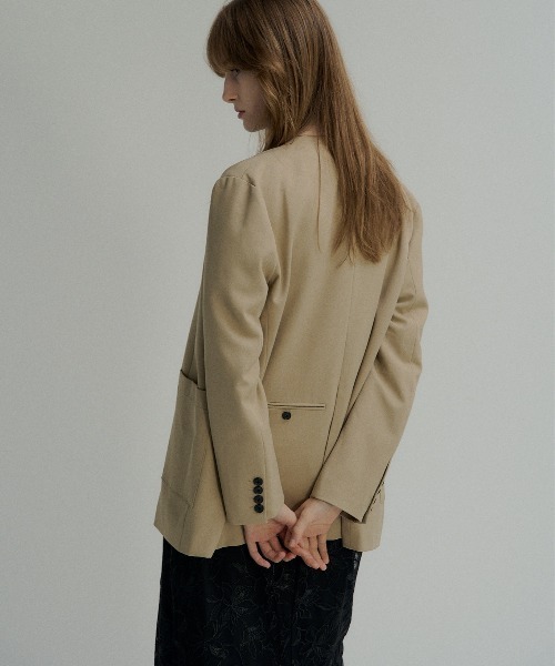 LE'RURE（リルアー）の「Wide pocket nocollar jacket（ノーカラージャケット・レディース・ベージュ/ブラウン/チャコール・SMALL/MEDIUM）」の9枚目の写真