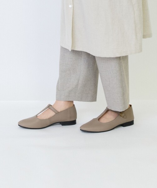 LOISIR(ロワズィール)の「Tストラップシューズ(シューケア用品・レディース・グレイッシュベージュ/ブラック・S/M/L)」の3枚目の写真