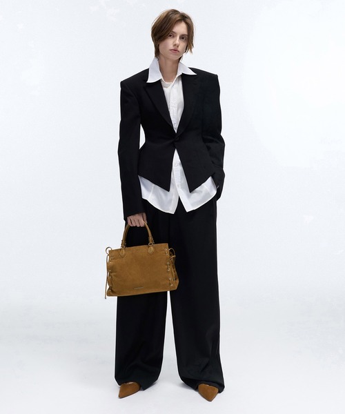 CHARLES & KEITH(チャールズ & キース)の「Nylah ラージナイラ グロメット レースアップ トートバッグ(トートバッグ・レディース・サンドベージュ・L)」の6枚目の写真