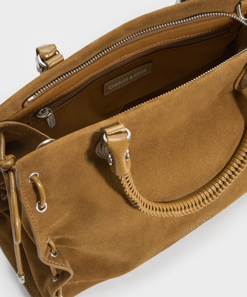 CHARLES & KEITH(チャールズ & キース)の「Nylah ラージナイラ グロメット レースアップ トートバッグ(トートバッグ・レディース・サンドベージュ・L)」の3枚目の写真