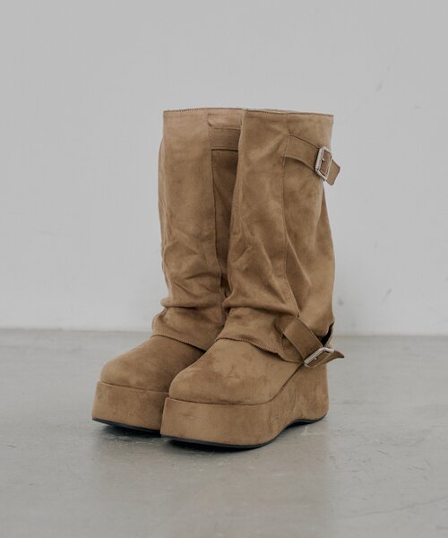 Chico(チコ)の「厚底ベルトカバーブーツ(ブーツ・レディース・ブラウン/ブラック/ベージュ・SMALL/LARGE/MEDIUM)」の1枚目の写真
