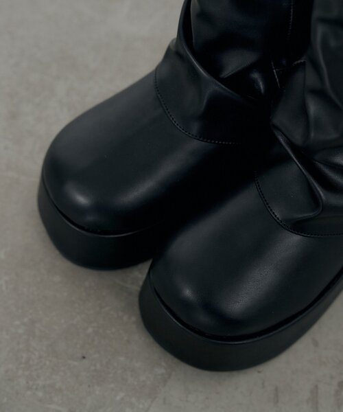 Chico(チコ)の「厚底ベルトカバーブーツ(ブーツ・レディース・ブラウン/ブラック/ベージュ・SMALL/LARGE/MEDIUM)」の17枚目の写真
