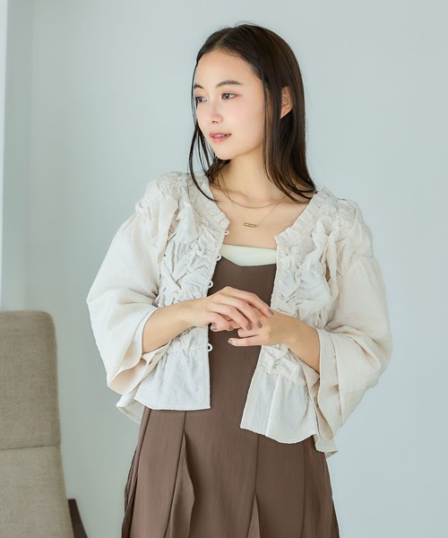 mysty woman（ミスティウーマン）の「2WAYシャーリングブラウス　1072815（シャツ/ブラウス・レディース・ブラック/ライトグレー/アイボリー・FREE）」の4枚目の写真
