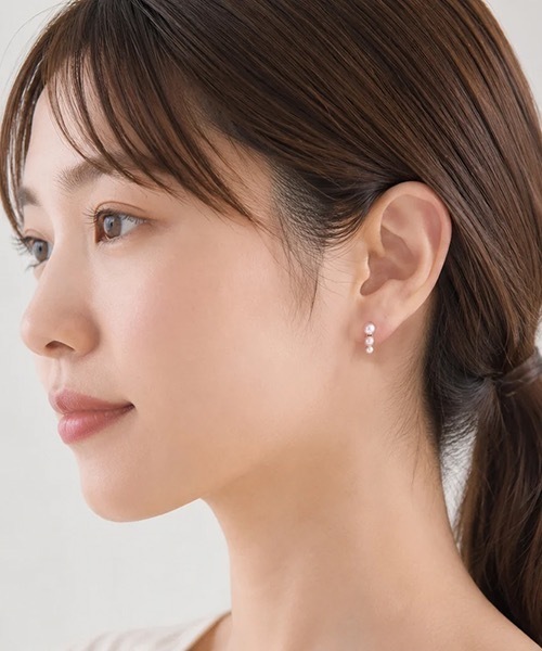 itam(アイタム)の「【itam】アイタム/ 3連カラーパール セラミックポストピアス(ピアス(両耳用)・レディース・ピンク/ライトブルー/グレー・FREE)」の1枚目の写真