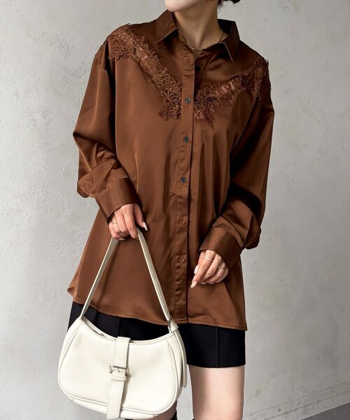 Thevon(ゼボン)の「レース切替サテンシャツ(シャツ/ブラウス・レディース・ボルドー/ブラック/アイボリー/ブラウン・FREE)」の13枚目の写真