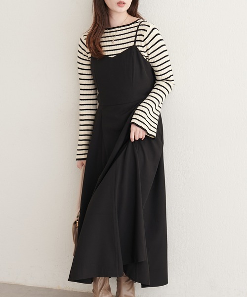 natural couture(ナチュラルクチュール)の「三角マチラッフルキャミワンピース(ワンピース・レディース・ブラック/モカ/ドット/ベージュ・FREE)」の2枚目の写真