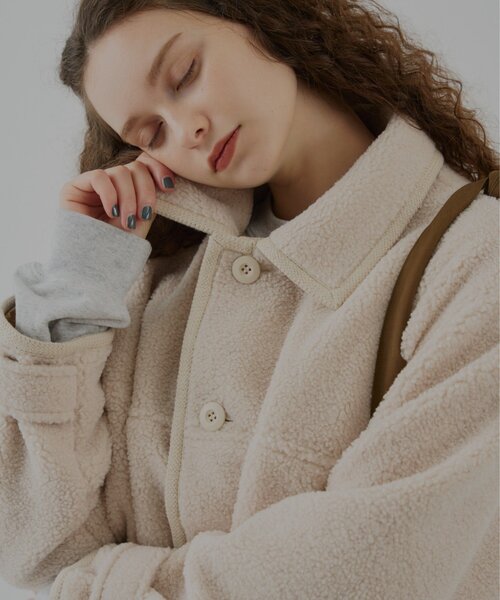 WHIMSIC(ウィムジック)の「【UNISEX】ボアフリースカーコート(その他アウター・レディース・ブラック/アイボリー・FREE)」の1枚目の写真