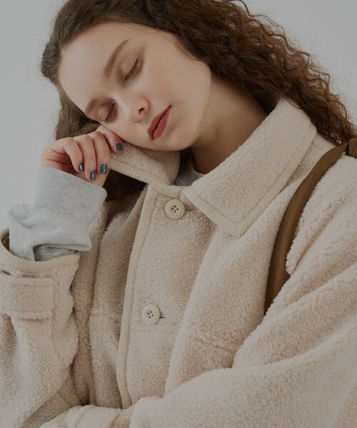 WHIMSIC(ウィムジック)の「【UNISEX】ボアフリースカーコート(その他アウター・レディース・ブラック/アイボリー・FREE)」の6枚目の写真