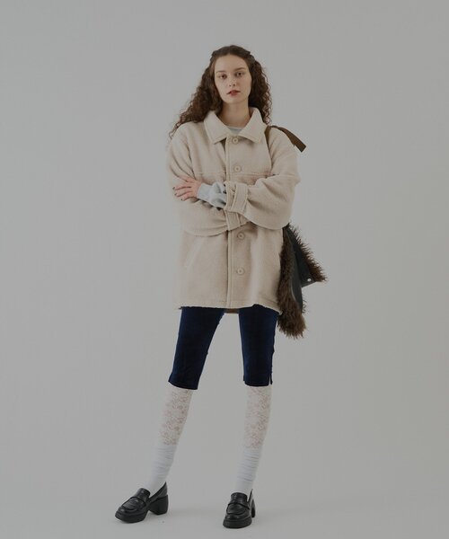 WHIMSIC(ウィムジック)の「【UNISEX】ボアフリースカーコート(その他アウター・レディース・ブラック/アイボリー・FREE)」の9枚目の写真