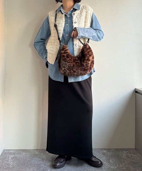 fredy emue（フレディエミュ）の「ファーラウンド2WAＹバッグ（ショルダーバッグ・レディース・ブラウン系その他/グレー・FREE）」の3枚目の写真
