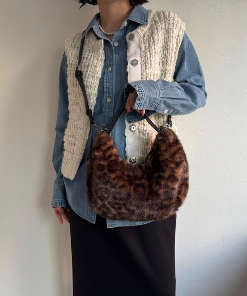 fredy emue（フレディエミュ）の「ファーラウンド2WAＹバッグ（ショルダーバッグ・レディース・ブラウン系その他/グレー・FREE）」の5枚目の写真