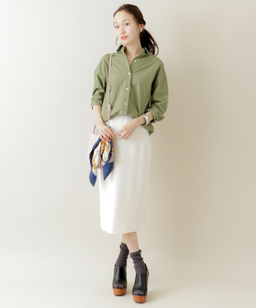 URBAN RESEARCH（アーバンリサーチ）の「UR  ミラノリブタイトスカート	（スカート・レディース・オフホワイト/ブラック/カーキ・FREE）」の4枚目の写真