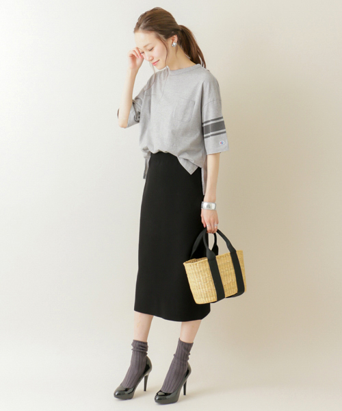 URBAN RESEARCH（アーバンリサーチ）の「UR  ミラノリブタイトスカート	（スカート・レディース・オフホワイト/ブラック/カーキ・FREE）」の5枚目の写真