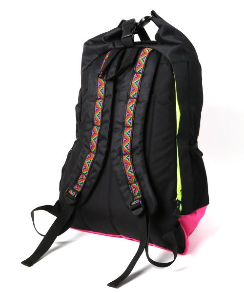 ALDIES(アールディーズ)の「Getcha Ruck ロールトップ バックパック(バックパック/リュック・メンズ・グリーン/ブラック/ライトブルー/パープル・FREE)」の9枚目の写真