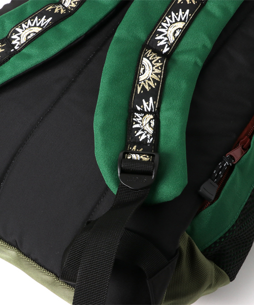 ALDIES(アールディーズ)の「Getcha Ruck ロールトップ バックパック(バックパック/リュック・メンズ・グリーン/ブラック/ライトブルー/パープル・FREE)」の7枚目の写真