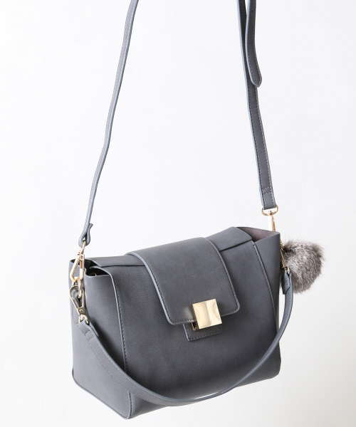interstaple（インターステイプル）の「【WEB限定】ファー付きインバッグミニショルダー（ショルダーバッグ・レディース・ベージュ/ブラック/グレー・FREE）」の2枚目の写真