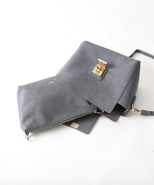 interstaple（インターステイプル）の「【WEB限定】ファー付きインバッグミニショルダー（ショルダーバッグ・レディース・ベージュ/ブラック/グレー・FREE）」の5枚目の写真