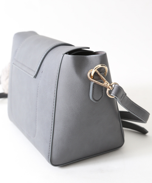 interstaple（インターステイプル）の「【WEB限定】ファー付きインバッグミニショルダー（ショルダーバッグ・レディース・ベージュ/ブラック/グレー・FREE）」の14枚目の写真