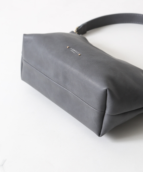 interstaple（インターステイプル）の「【WEB限定】ファー付きインバッグミニショルダー（ショルダーバッグ・レディース・ベージュ/ブラック/グレー・FREE）」の8枚目の写真