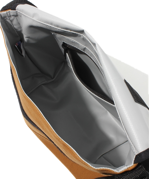 BEAMS BOY（ビームスボーイ）の「○DeMartini×BEAMS BOY / ダックメッセンジャー S（メッセンジャーバッグ・レディース・ブラック/カーキ/ネイビー・ONE SIZE）」の7枚目の写真