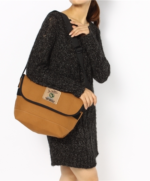 BEAMS BOY（ビームスボーイ）の「○DeMartini×BEAMS BOY / ダックメッセンジャー S（メッセンジャーバッグ・レディース・ブラック/カーキ/ネイビー・ONE SIZE）」の9枚目の写真