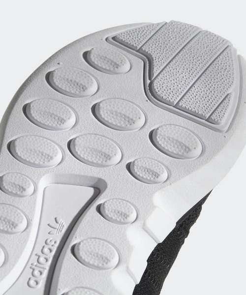 adidas（アディダス）の「オリジナルス イー キュー ティー レーシング [EQT RACING ADV PK W]（スニーカー・レディース・ホワイト/ブラック・22.5cm/23.5cm/24.5cm/25.5cm/23.0cm/24.0cm/25.0cm/22.0cm）」の8枚目の写真