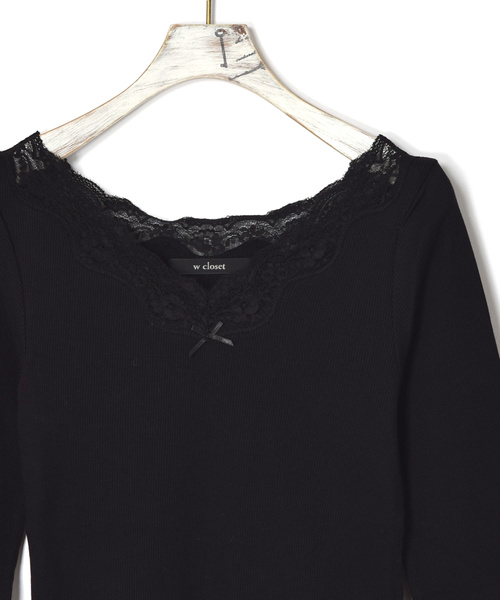 w closet(ダブルクローゼット)の「レース付きVネック7分丈プルオーバー(Tシャツ/カットソー・レディース・ブラック/オフホワイト/ライトカーキ/レンガ/モカ・FREE)」の7枚目の写真