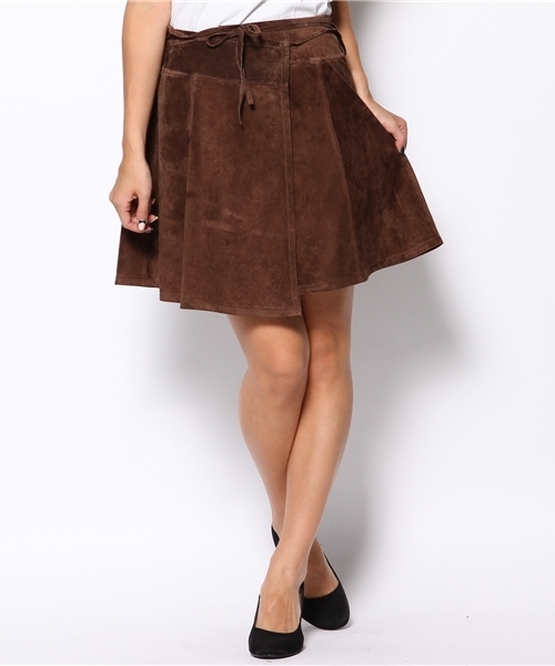 BEAMS BOY（ビームスボーイ）の「◎BEAMS BOY / PIGスエード ラップスカート（スカート・レディース・ブラック/ライトブラウン/ダークブラウン・ONE SIZE）」の2枚目の写真