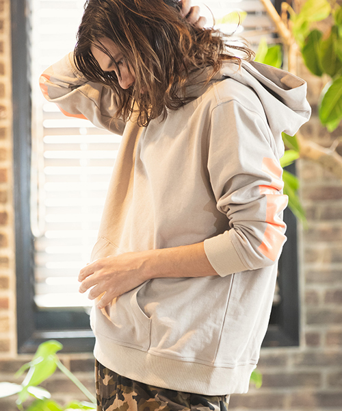 CAMBIO（カンビオ）の「mpa1956-Relax Fit Neon Line Parka パーカー（パーカー・メンズ・ブラック×ピンク/グレー系その他/ベージュ系その他・M/L）」の3枚目の写真