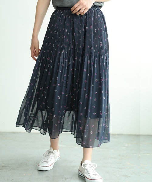 AMERICAN HOLIC（アメリカンホリック）の「シフォンプリーツロングスカート＊（スカート・レディース・ブラック/ネイビー/レッド/グリーン/ドット・FREE）」の4枚目の写真