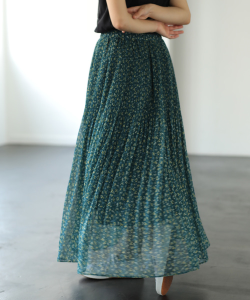 AMERICAN HOLIC（アメリカンホリック）の「シフォンプリーツロングスカート＊（スカート・レディース・ブラック/ネイビー/レッド/グリーン/ドット・FREE）」の3枚目の写真