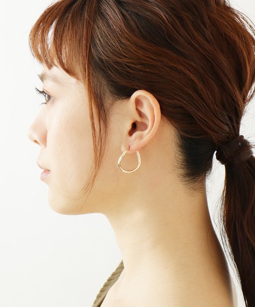 K10ウエーブ ピアス（ピアス（両耳用））｜COCOSHNIK（ココシュ