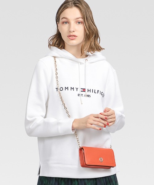 TOMMY HILFIGER(トミーヒルフィガー)の「ベーシック ロゴ パーカー(パーカー・レディース・ホワイト/ネイビー/ピンク/グレー/ブラック/パープル/イエロー/ピンク系その他/ブルー系その他/グレー系その他/ピンク系その他2/ホワイト系その他・SMALL/MEDIUM/X-SMALL/LARGE)」の3枚目の写真