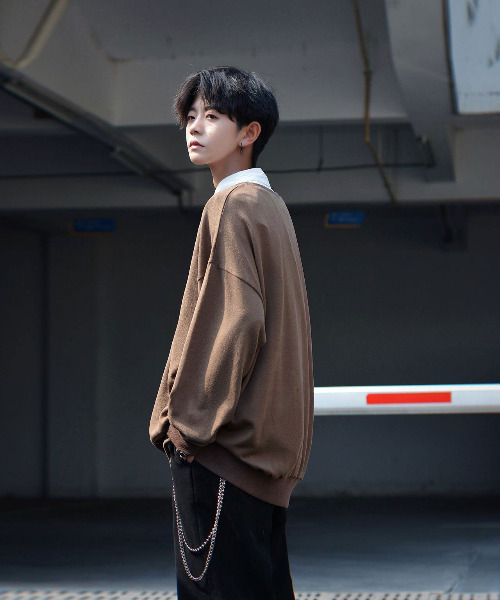 neos（ネオス）の「【neos -addictive design-】ルーズシルエット Vネック ベーシック ニットソー（Tシャツ/カットソー・メンズ・ブラック/グレー/ピンク/モカ・MEDIUM/LARGE）」の8枚目の写真