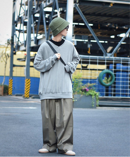neos（ネオス）の「【neos -addictive design-】ルーズシルエット Vネック ベーシック ニットソー（Tシャツ/カットソー・メンズ・ブラック/グレー/ピンク/モカ・MEDIUM/LARGE）」の14枚目の写真